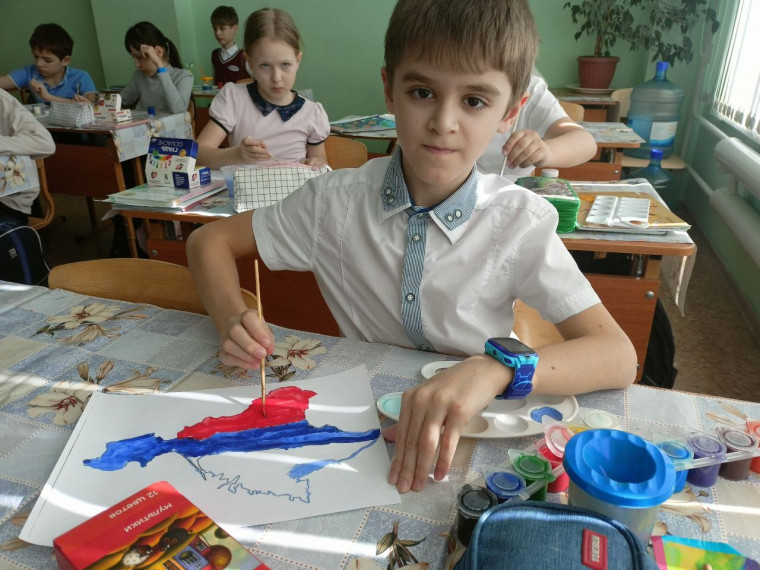Всероссийская акция «Краски Крыма» совместно с «Движением Первых».